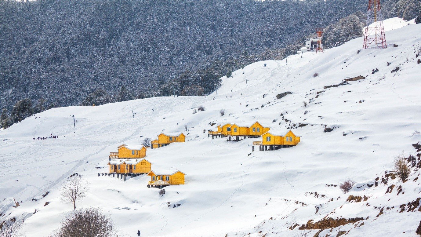 Auli in April