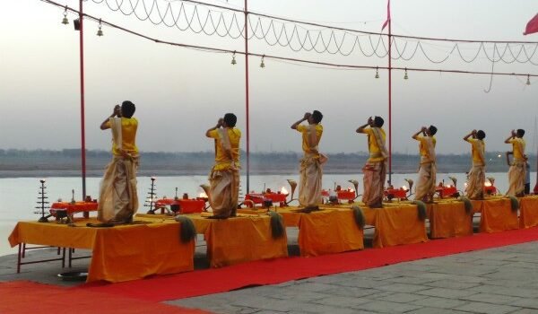 How to Experience the Morning Aarti & Spiritual Walks